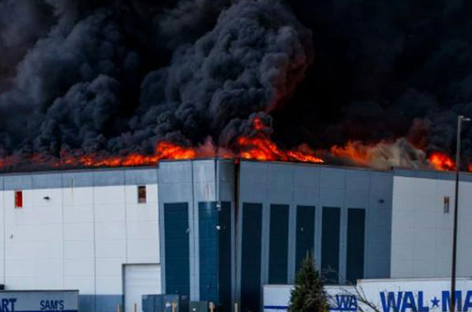 Fire Breaks Out at Walmart Logistics Center in The United States!