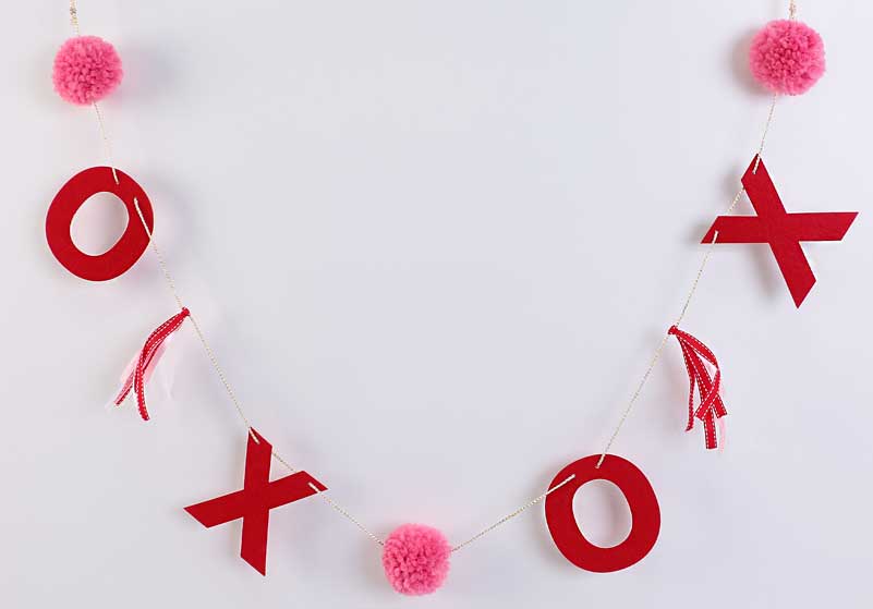 Specification of Valentines Day Garland Decoration