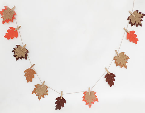 Fall Maple Leaf Garland Decoration